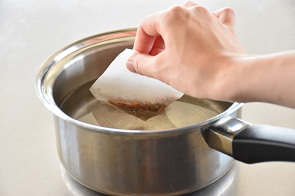 日本で初めてのあご入りだしパックは、味の兵四郎が作成